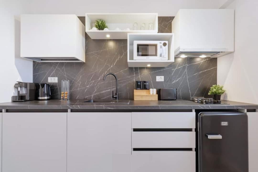 בוקרשט Government Deluxe Studio By Magic Apartments מראה חיצוני תמונה