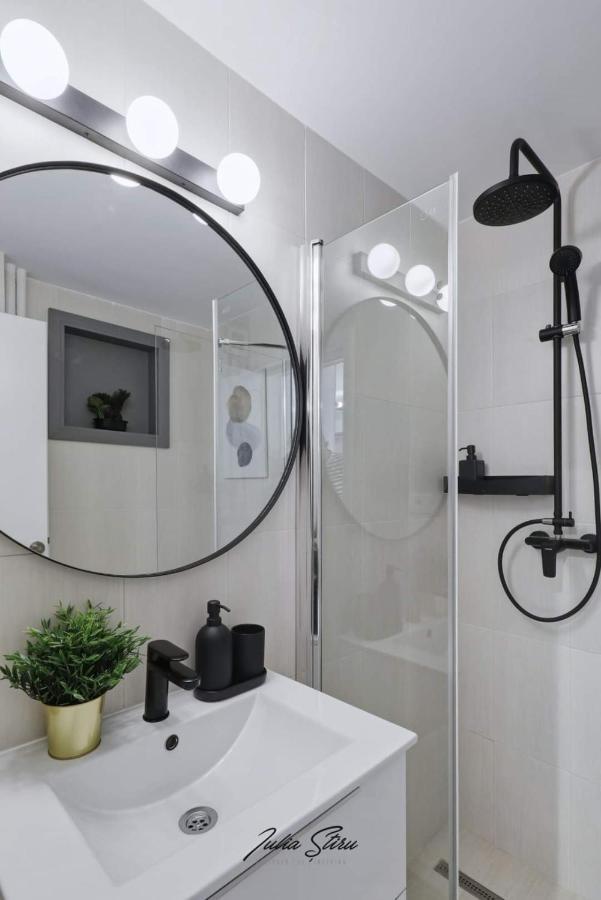 בוקרשט Government Deluxe Studio By Magic Apartments מראה חיצוני תמונה